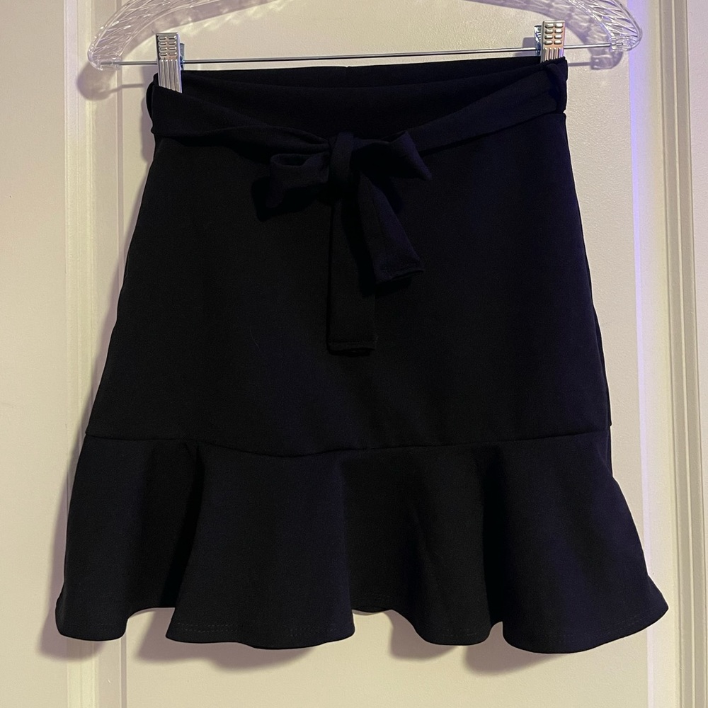 NWT Fabric black with fabric belt. Size S on black color. Never worn